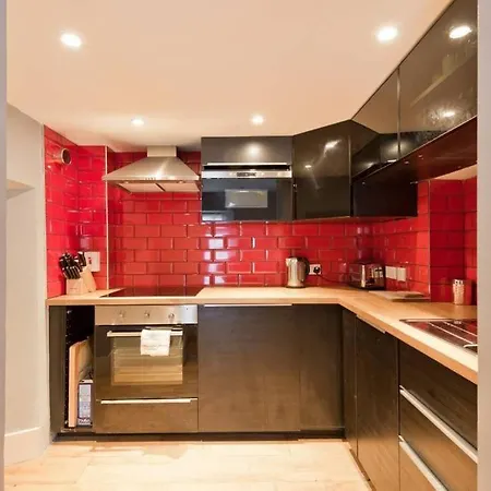 Beautiful, Large 4 Bedroom Centre Townhouse * Dublin