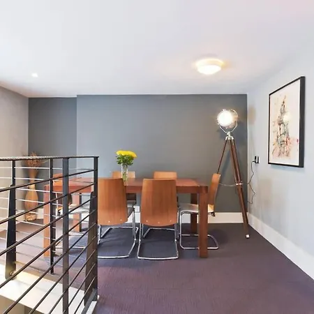 Beautiful, Large 4 Bedroom City Centre Townhouse דירה דבלין