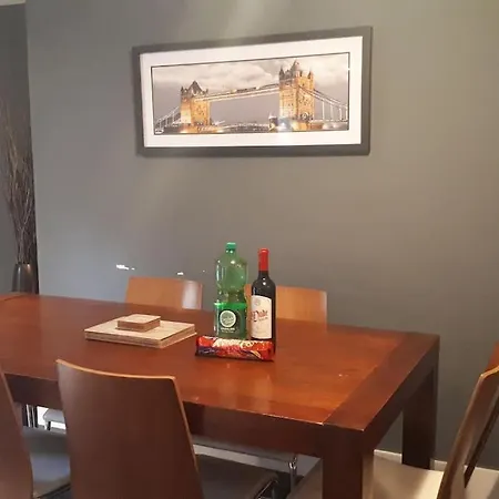 Beautiful, Large 4 Bedroom City Centre Townhouse דבלין