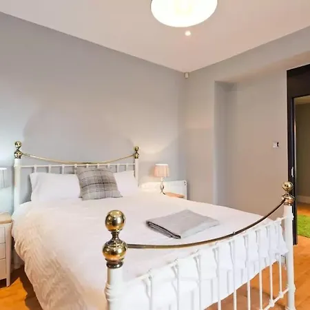 Beautiful, Large 4 Bedroom City Centre Townhouse דירה דבלין