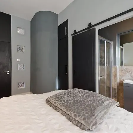 Beautiful, Large 4 Bedroom City Centre Townhouse דבלין