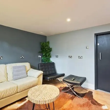 Beautiful, Large 4 Bedroom City Centre Townhouse דבלין
