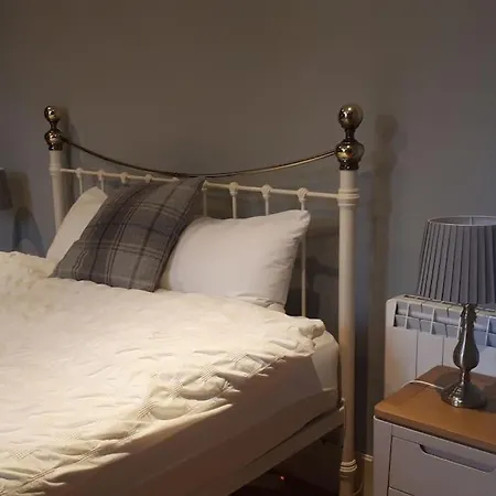 Beautiful, Large 4 Bedroom Centre Townhouse